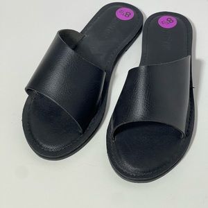 NWOT Cushionair Carly slide on black sandal size 8.5
